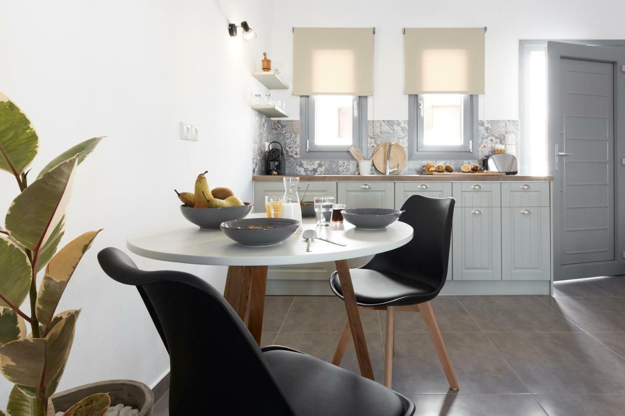 Pnoi Luxury Suites Karterádos Eksteriør bilde