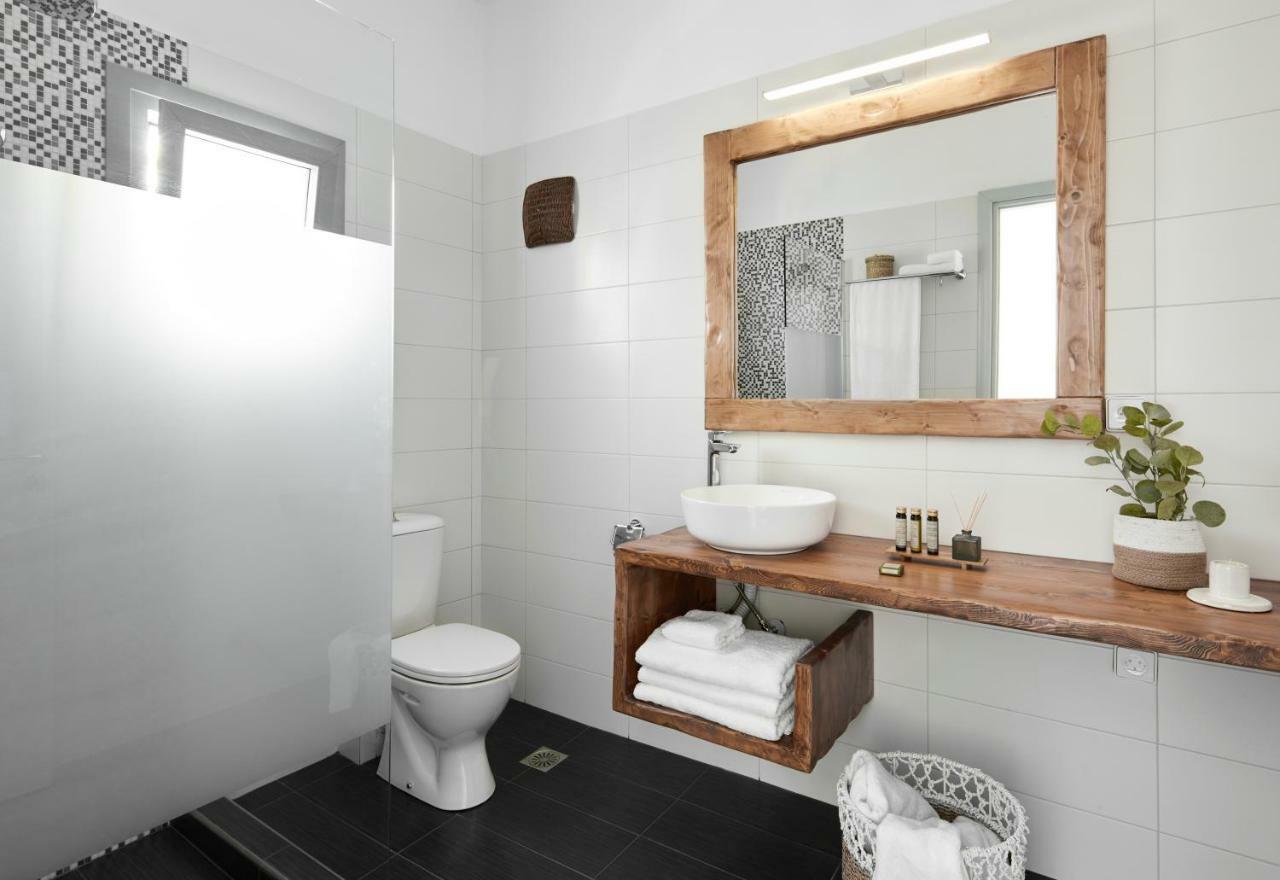 Pnoi Luxury Suites Karterádos Eksteriør bilde